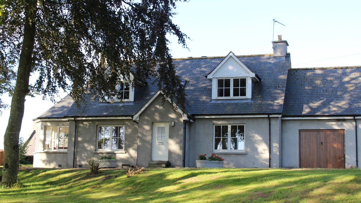 Huntly Cottage | Roualeyn Cottage - A Beautiful Country Cottage, over looking the Deveron Valley