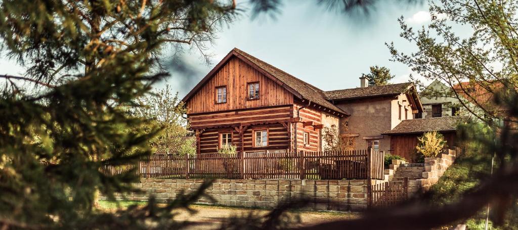 Tachov House | Roubenka u Huvarů
