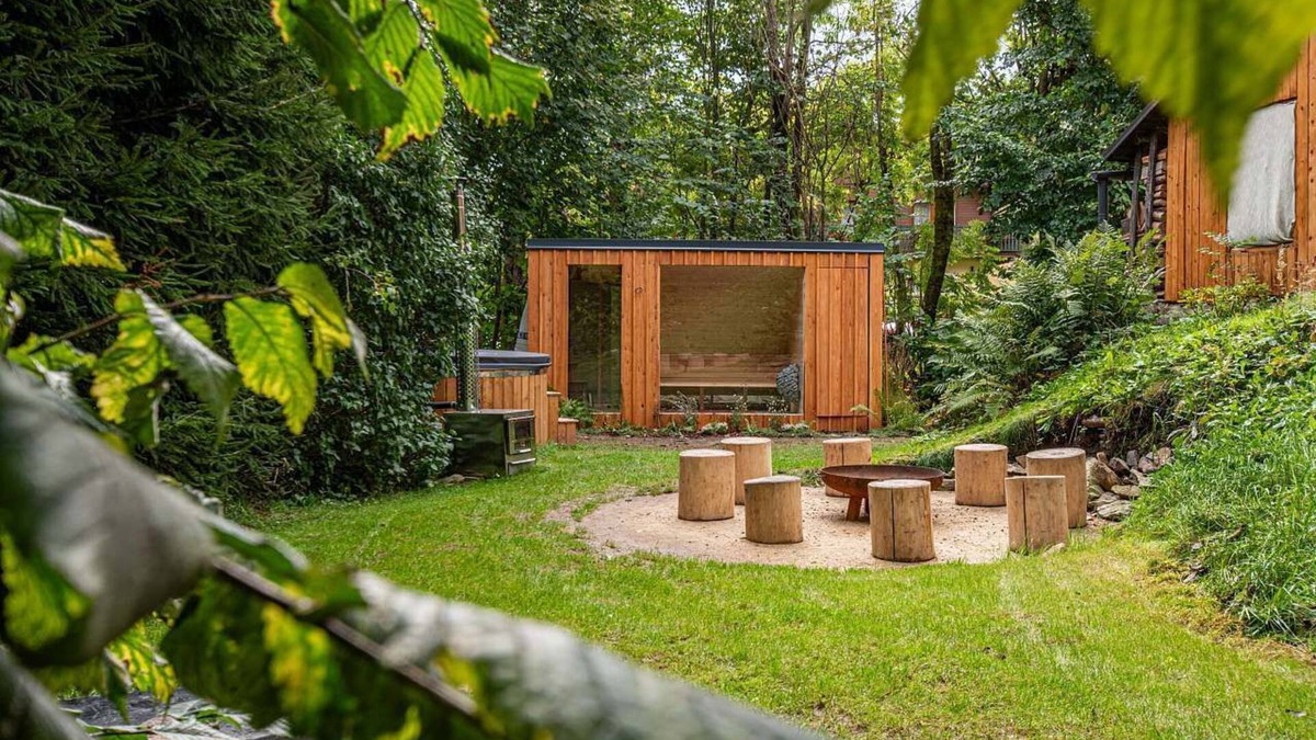 Mlade Buky Ski Chalet | Roubenka under the trees with wellness in the Giant Mountains. Renovated historic.