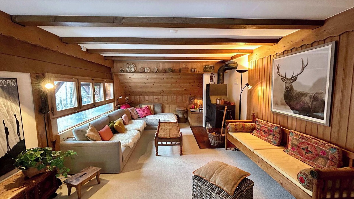 Rougemont Ski Chalet | Rougemont Hideaway Chalet by the River