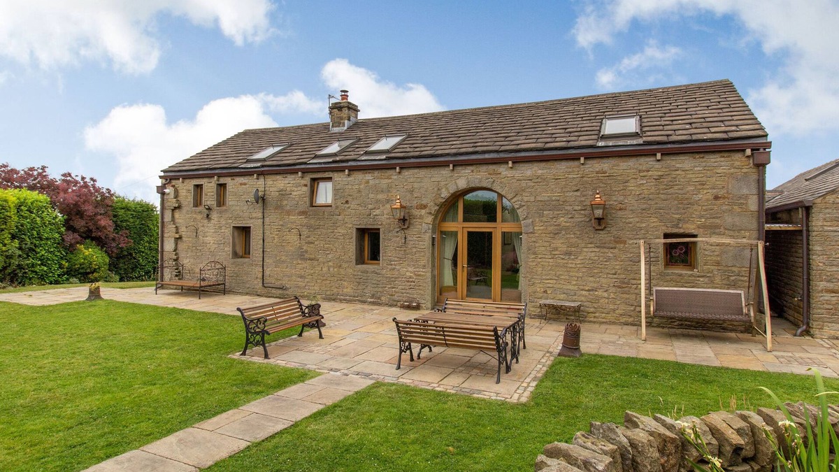 New Hey Cottage | ROUGH BANK BARN, pet friendly, character holiday cottage in Newhey