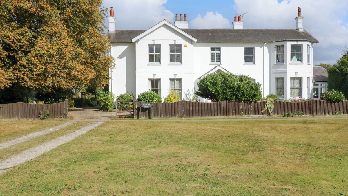 East Hanningfield Cottage | ROUGH HILL HOUSE, pet friendly, country holiday cottage in Bicknacre