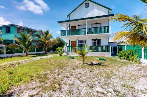 Caye Caulker House | Roughrider Inn