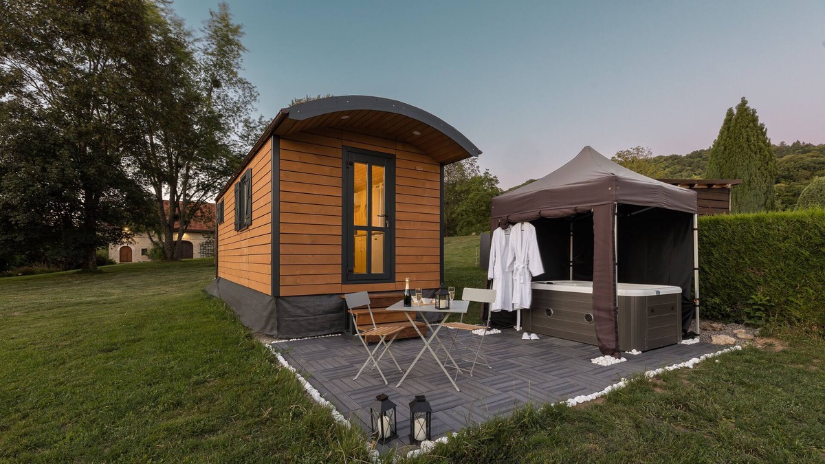 Menthonnex-sous-Clermont Ski Chalet | Roulotte Paradis: Insolite, SPA Privatif, Piscine