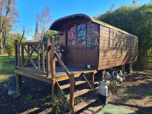 Saint-Sulpice-de-Faleyrens Bed & Breakfast | Roulotte d'Aquitaine