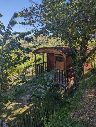 Barjols Ski Chalet | roulotte à la mauvaise herbe