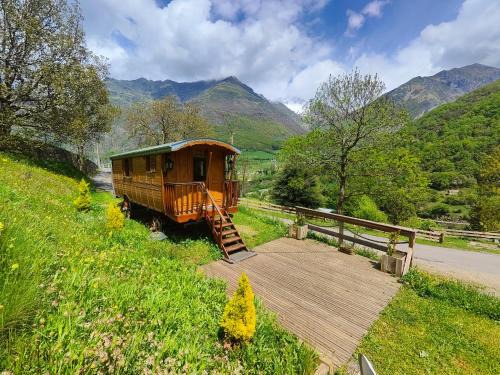 Gedre Ski Chalet | Roulotte Ancolie