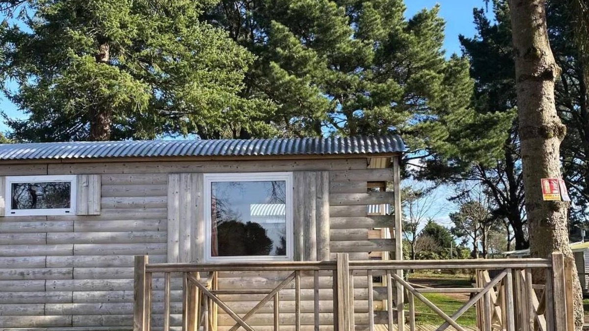 Guemene-Penfao Cabin | ROULOTTE ARIZONA 1bed, (no sanitary facilities, 1 water point) sleeps 4