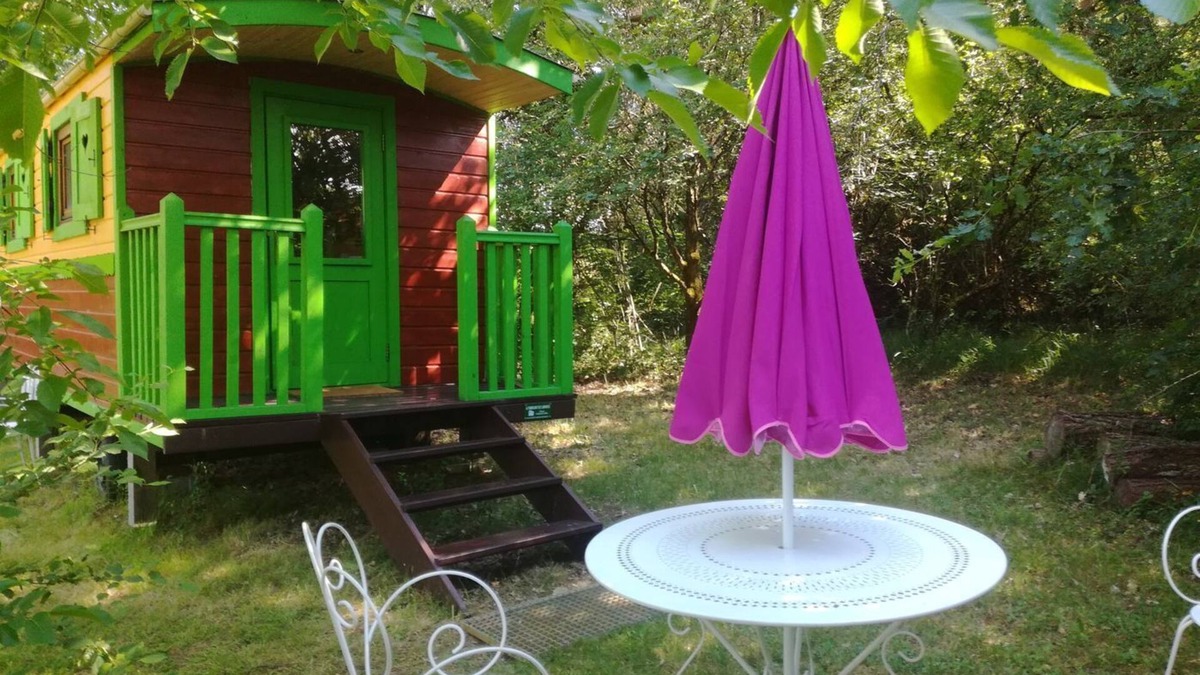Saint-Maime-de-Pereyrol Ski Chalet | Roulotte des Saules, natural and peaceful!