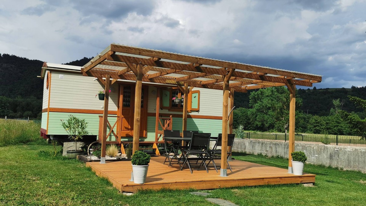 Retournac Cottage | ROULOTTE IN THE LOIRE GORGES