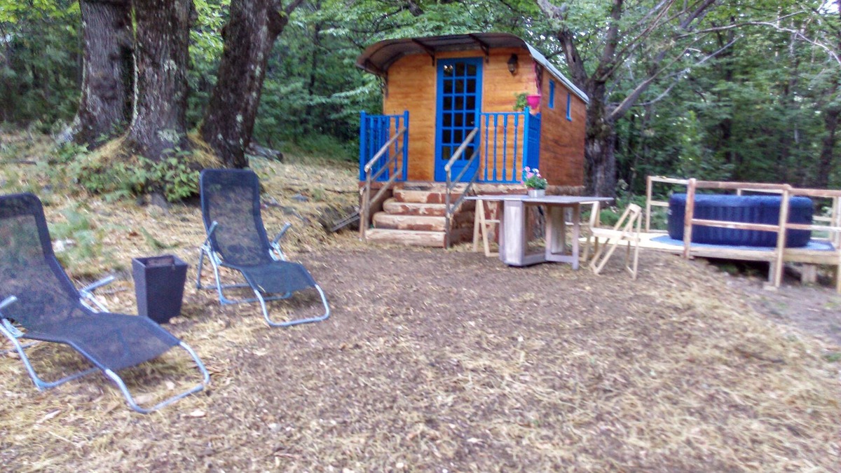 Valgorge Cabin | Roulotte le Bleuet, in a natural setting close to hiking trails