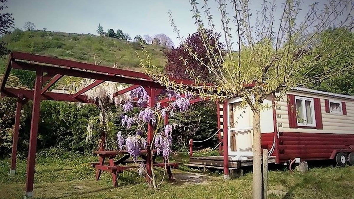 Clairvaux-d'Aveyron Ski Chalet | Roulotte Manège