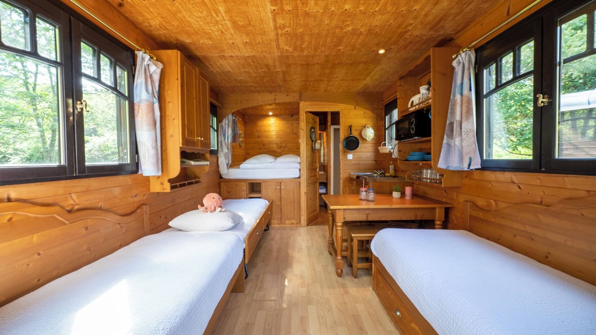 Chamberet Cabin | Roulottes Gîte for Groups