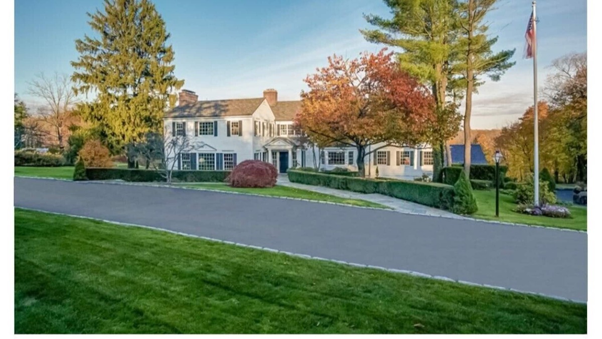 Greenwich House | Round Hill Road Estate Home with 5 open acres-Avail. Summer 2025 - 3 or 4 Months