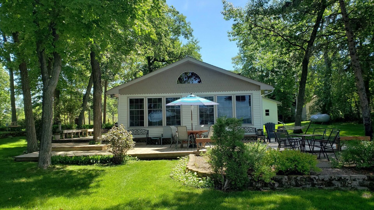 Aitkin House | Round Lake - Beautiful Views - Small Mouth/Walleye Fishing!