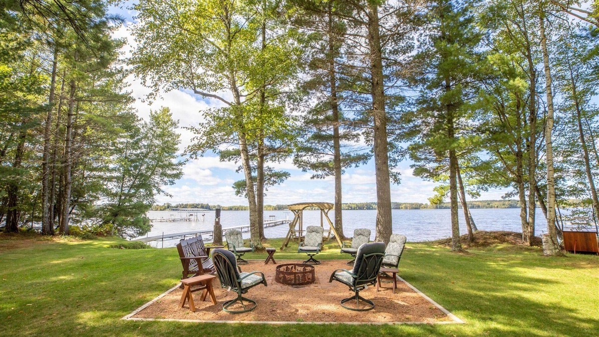 Park Falls House | Round Lake Retreat | 2 Bed, 1 Bath