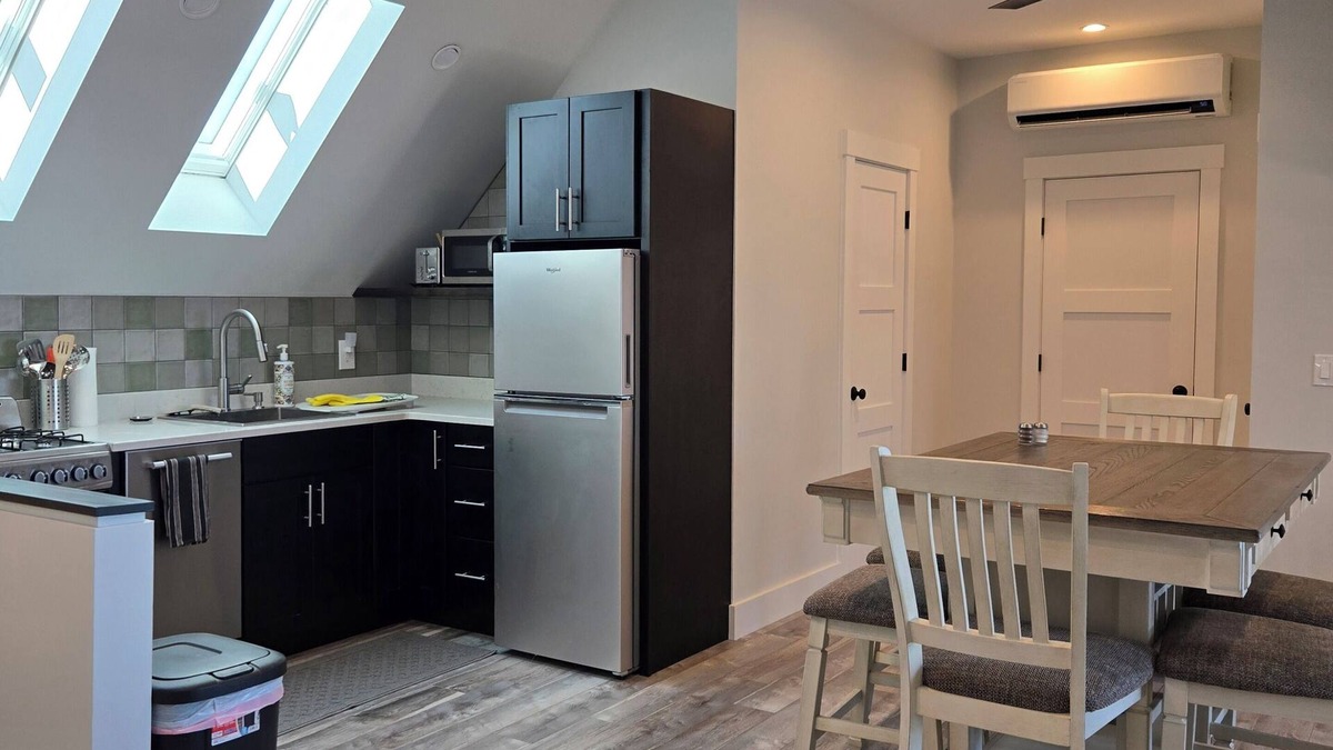 Round Pond Apartment | Round Pond Maine - Charming 1-bedroom apartment with AC, WiFi and ocean view.