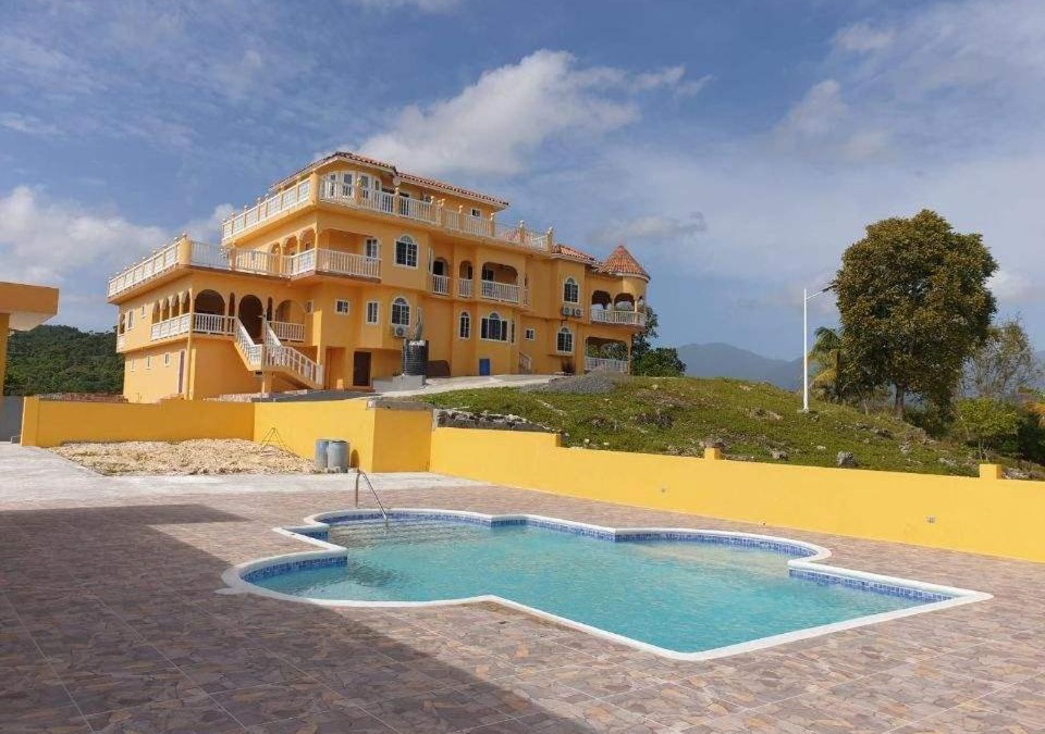 Saint Margarets Bay House | Round View Guest House