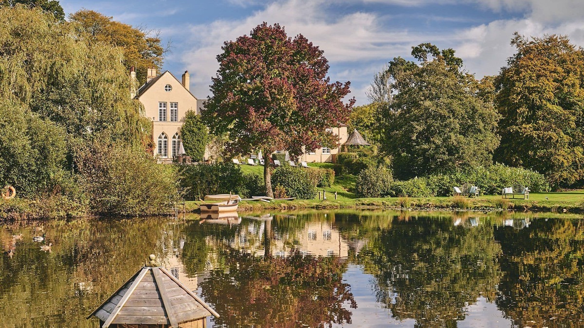 Christchurch Apartment | Roupel East Wing - Luxury Cottages
