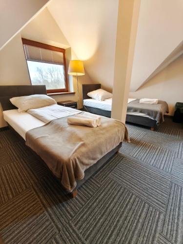 Zgierz Hotel | Route One - Restauracja & Pokoje Hotelowe