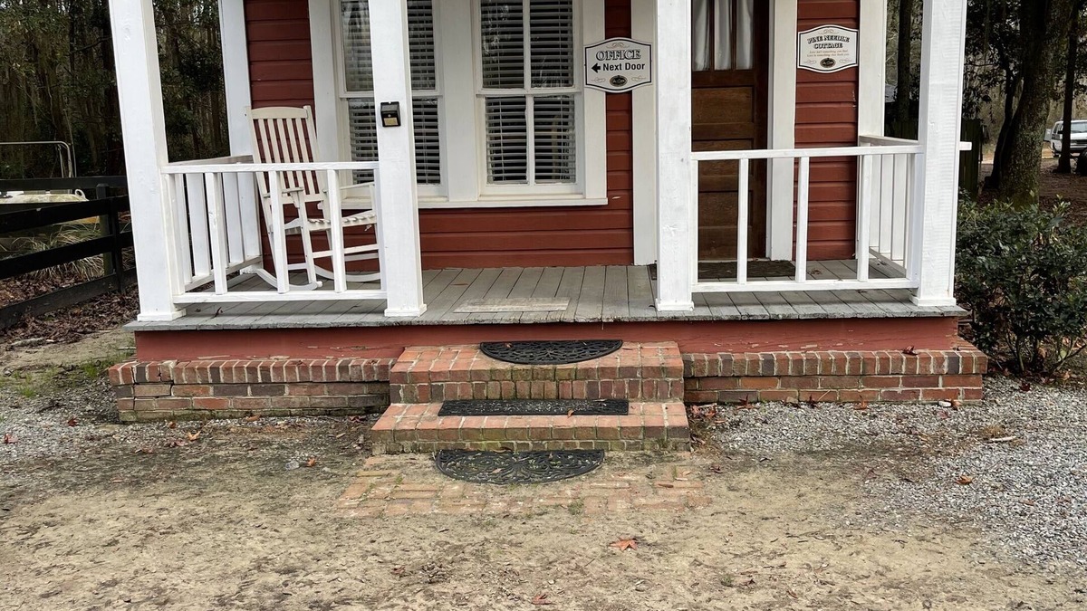 Hartsfield Cottage | Row Cottages Pine Needle Cottage