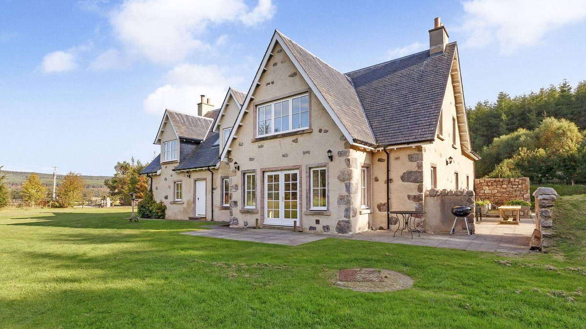 Ardgay Cottage | ROWAN HOUSE, pet friendly, luxury holiday cottage in Bonar Bridge