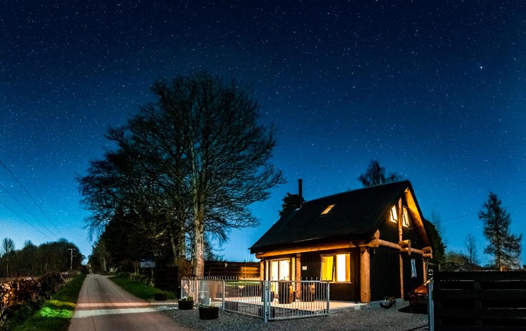 Marykirk House | Rowanlea Lodge With Hot Tub
