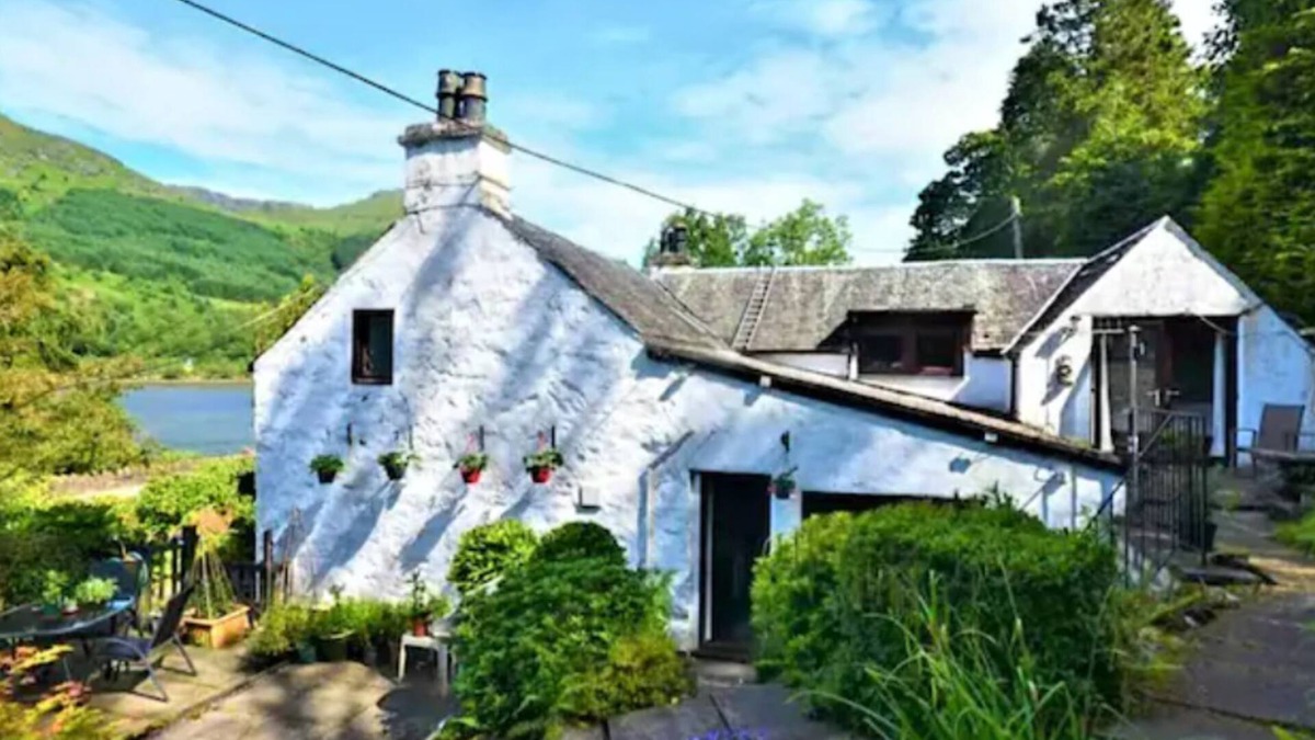 Arrochar Cottage | Rowantree Cottage - sleeps 11 guests in 5 bedrooms