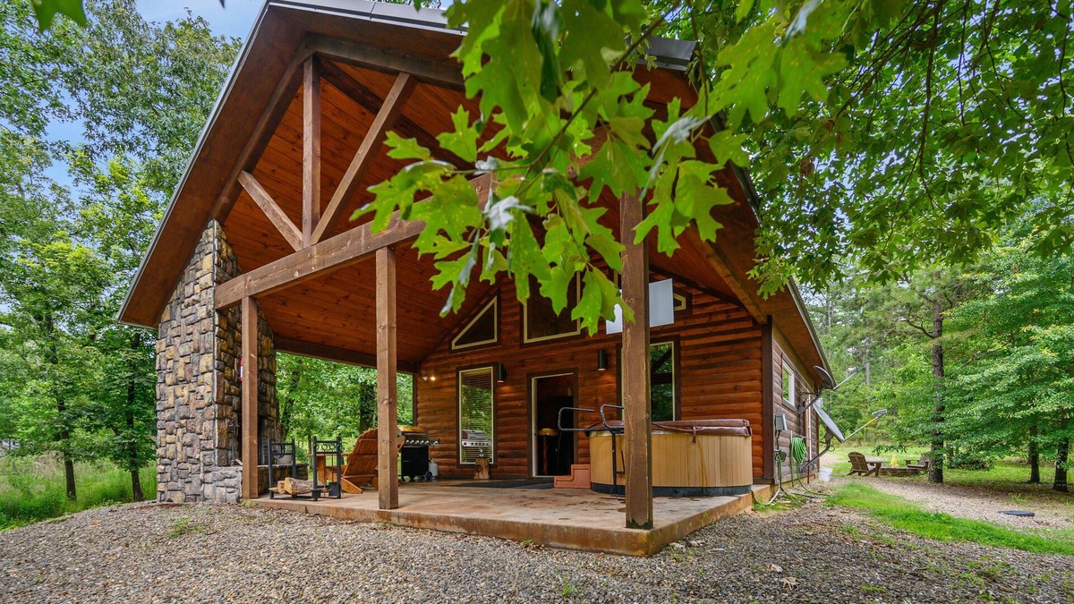 Hochatown Cabin | Rowdy Raccoon: 1 BR, 1 Bath, Sleeps 2