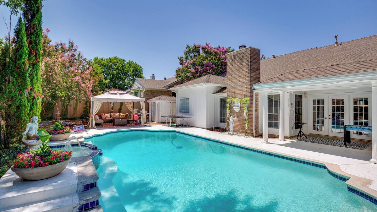 Rowlett House | Rowlett Escape w/Fire Pit & Lake Views
