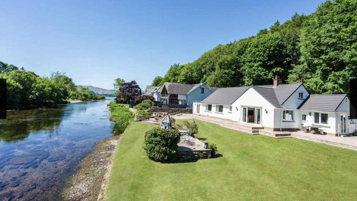 Pooley Bridge Cottage | Roxby, Pooley Bridge - a cottage that sleeps 6 guests in 3 bedrooms