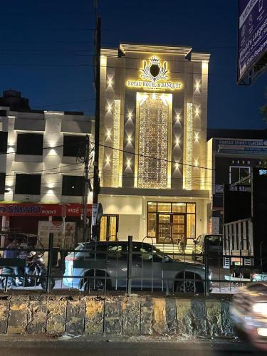 Meerut Bed & Breakfast | Royal 9 hotel & Banquet
