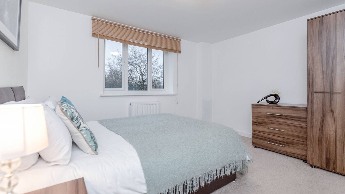 Hillingdon Apartment | Royal Apartments RA2