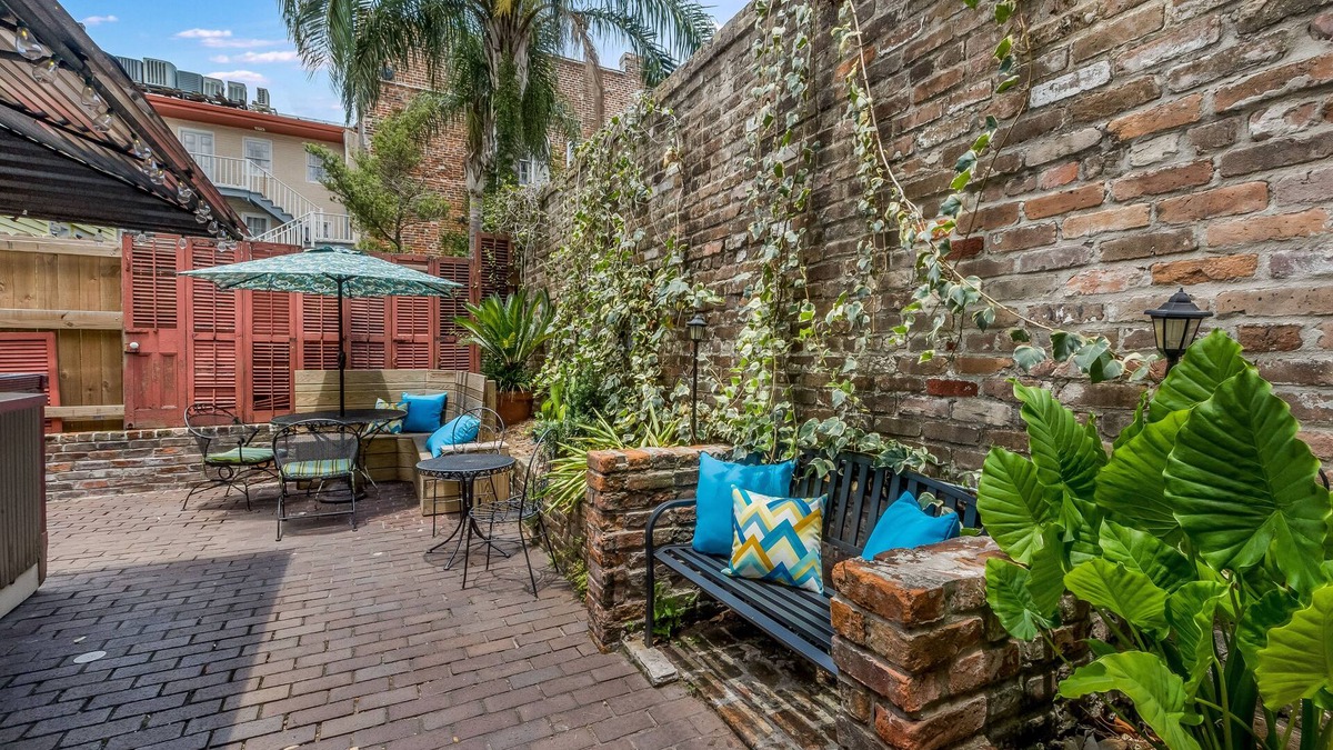 French Quarter House | Royal Barracks Guest House