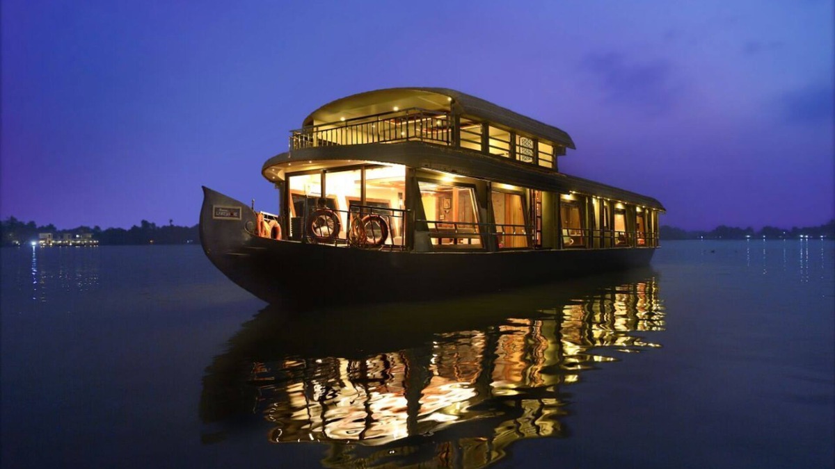 Alappuzha Boat Rental | Royal Boathouse