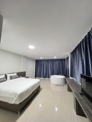 Phen Hotel | Royal Creek Golf Club And Resort