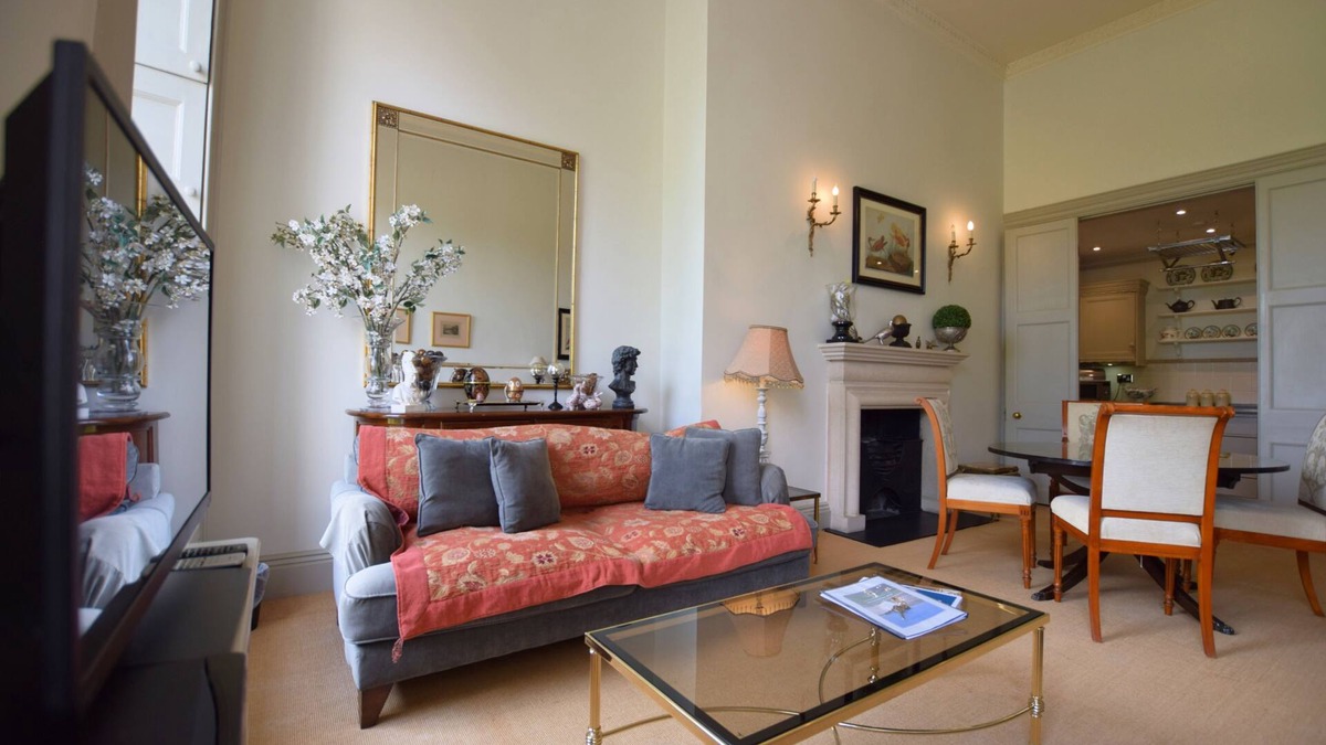 Upper Town Apartment | Royal Crescent Prospect - classic, sumptuous Georgian apartment overlooking The Crescent