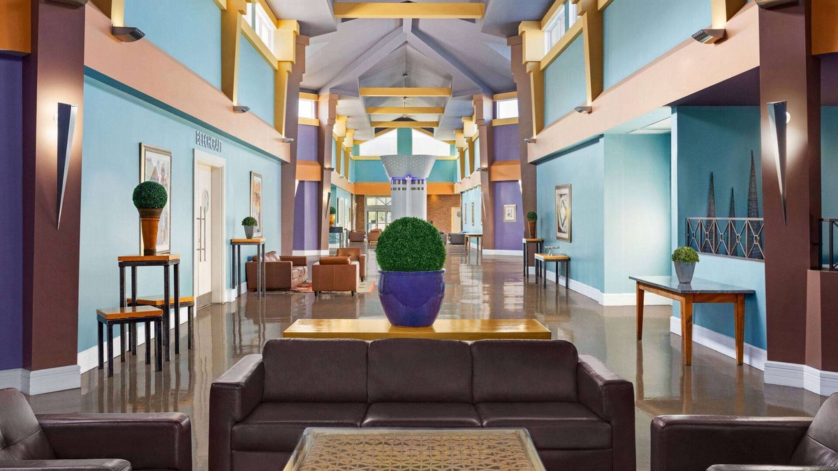 Leduc Hotel | Royal Hotel Edmonton Airport, Trademark Collection by Wyndham