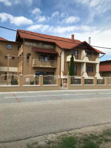 Cserkeszolo Hotel | Royal Hotel