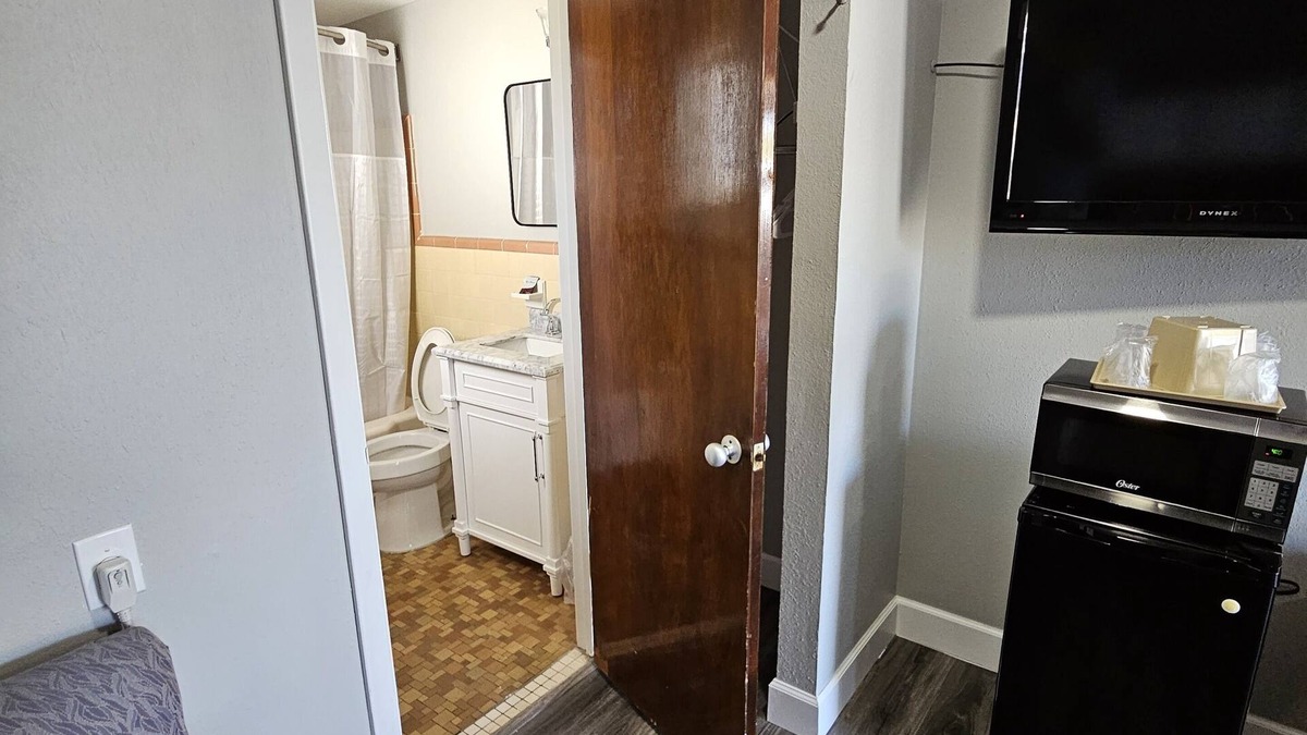 Perry Hotel | Royal Inn Motel