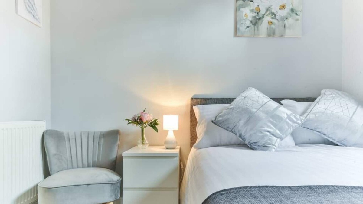 Brunel House | Royal Living Properties - 3 Bedroom Deluxe Bungalow