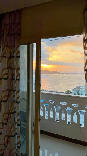 Al-'Atarin Apartment | Royal Luxury Apartment with Gorgeous Sea View