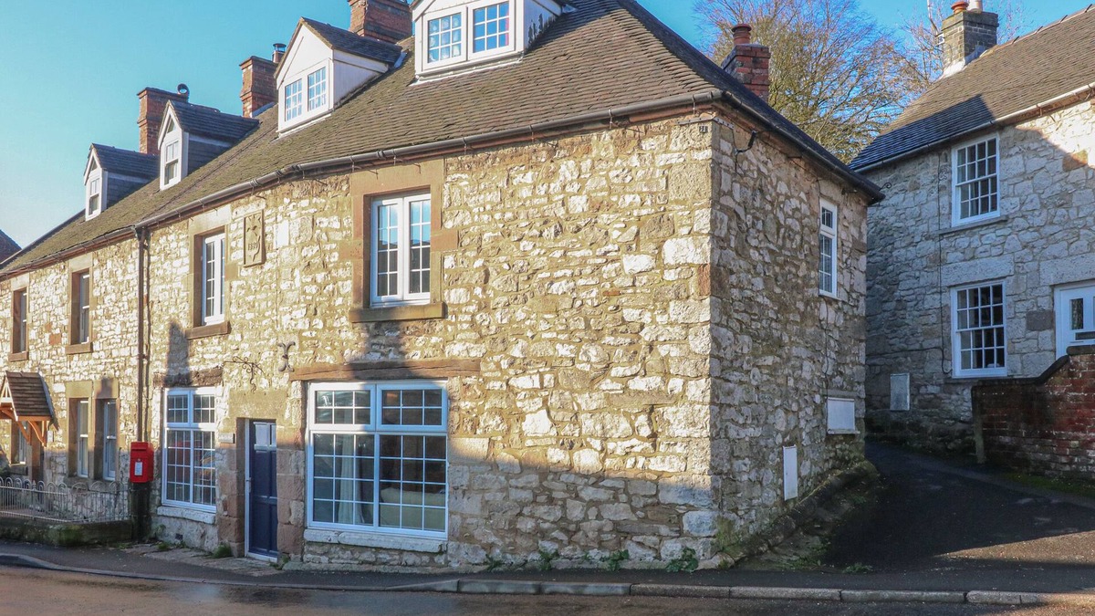 Newton Grange Cottage | ROYAL OAK, family friendly, character holiday cottage in Ashbourne