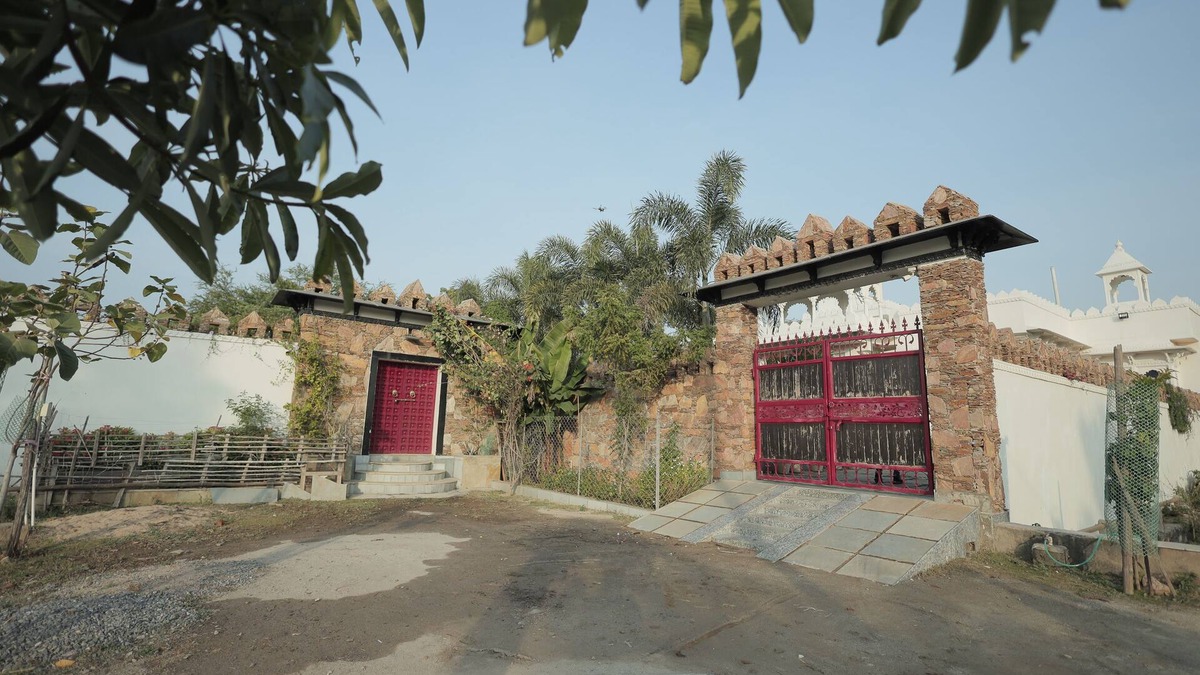 Udaipur District Villa | Royal Orchid, Udaipur by Ebony Stays – 4BHK Villa with Pool & Bonfire