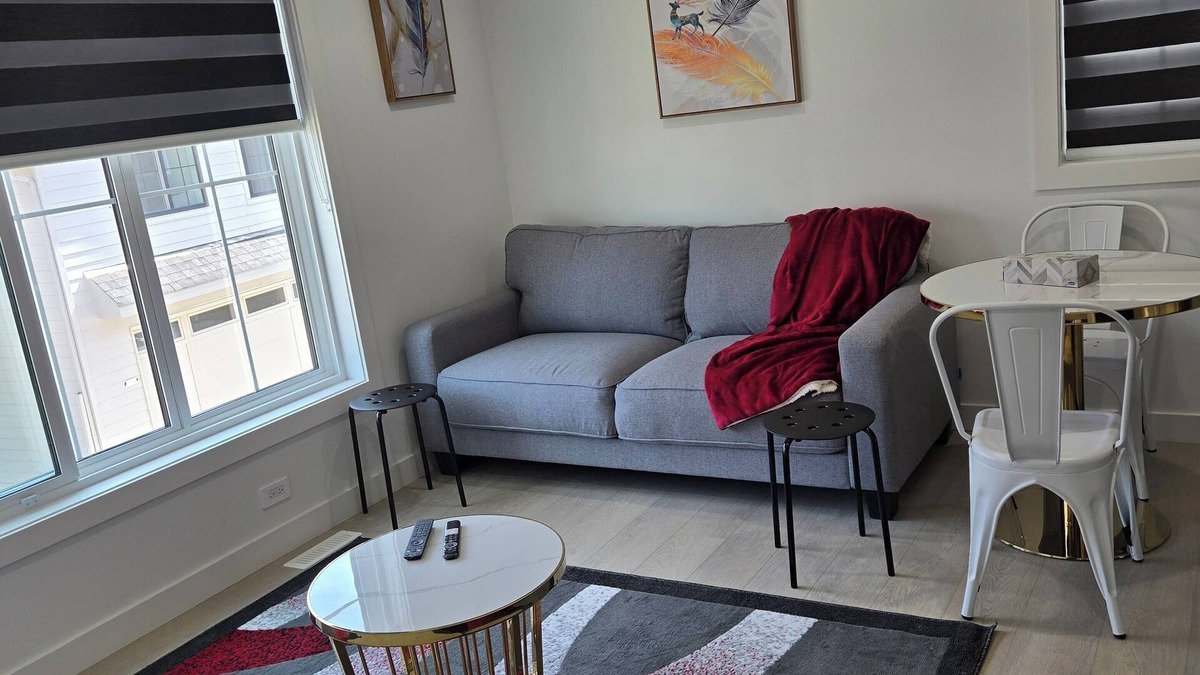 Southwest Edmonton House | Royal Palace-2Bedrooms Garage Guest Suite Near Airport