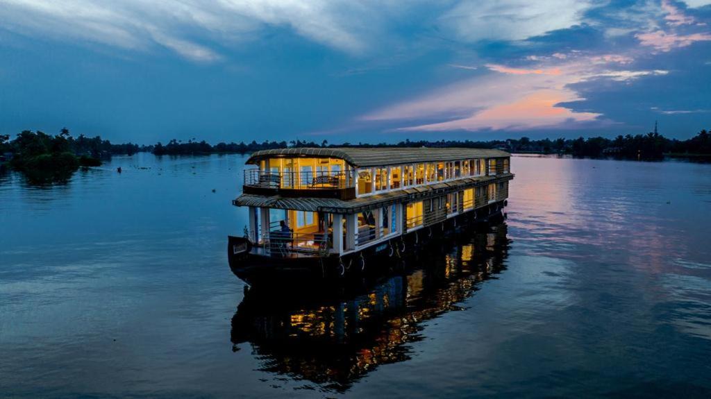 Vazhicherry Ward Boat Rental | Royal Palace Houseboat