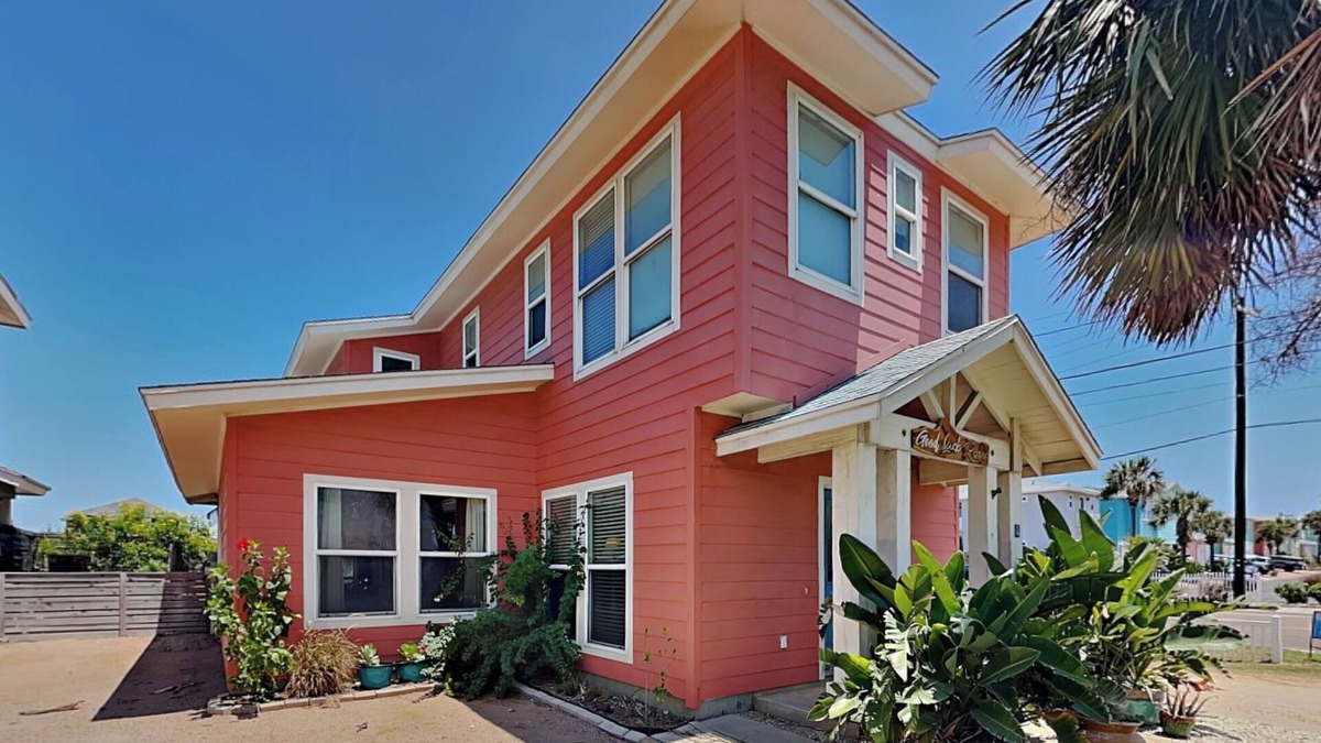 Port Aransas House | Royal Palm | Pet Friendly, Pool Access