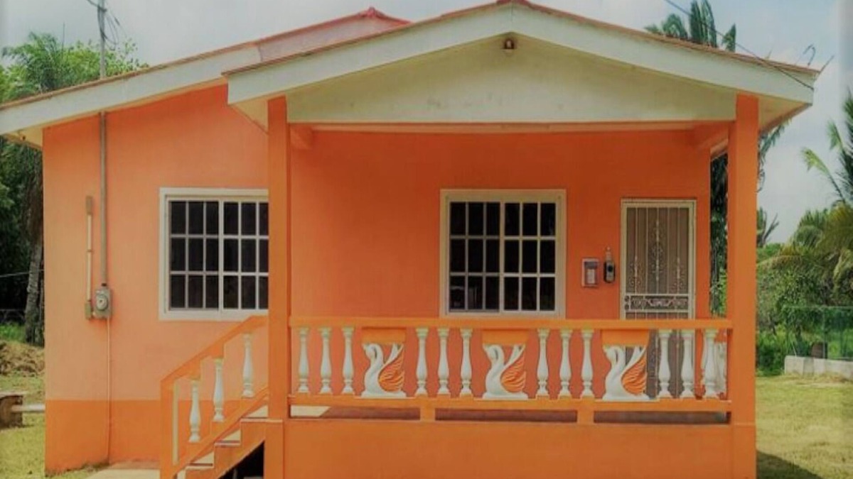 Crooked Tree House | Royal Properties Link