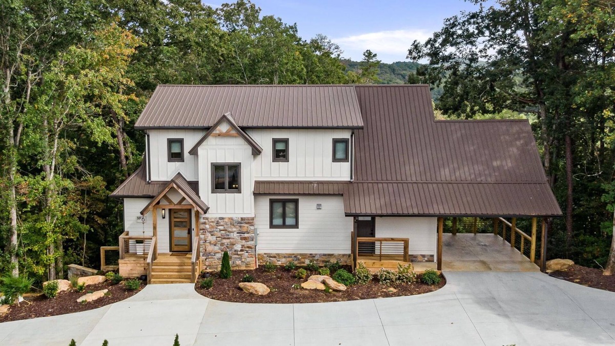 East Ellijay House | Royal Retreat - Brand New, Luxury, Mountain View, 4 Bedrooms, All En Suites!
