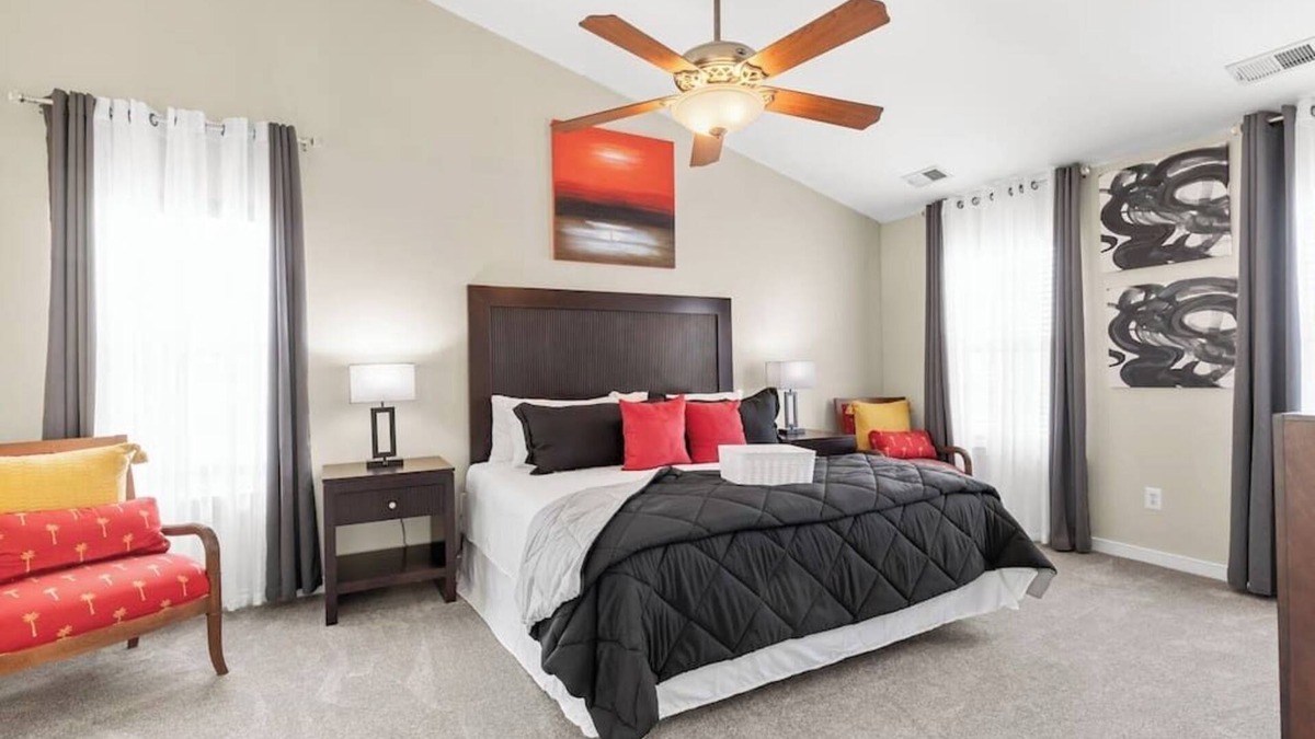 East Highland Park House | Royal Retreat: Luxurious House with 4 King Beds!